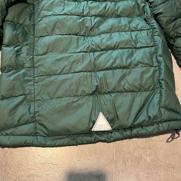 L.L Bean 650 Down Dark Green Puffer Jacket with Yellow Zippers Boys Size 14-16L - Picture 3 of 7